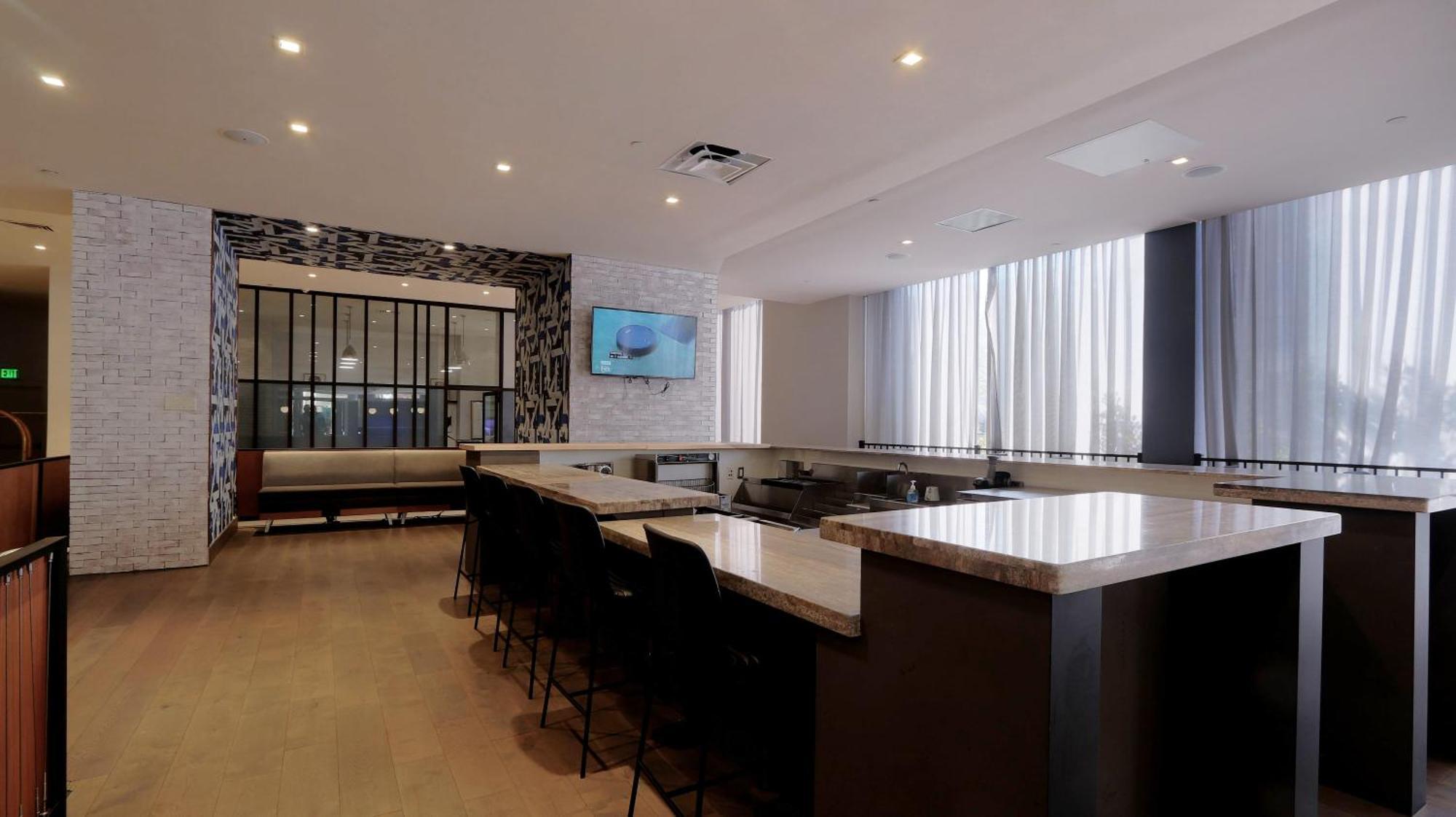 Convention Center Executive Properties Free Indoor Parking 볼티모어 외부 사진